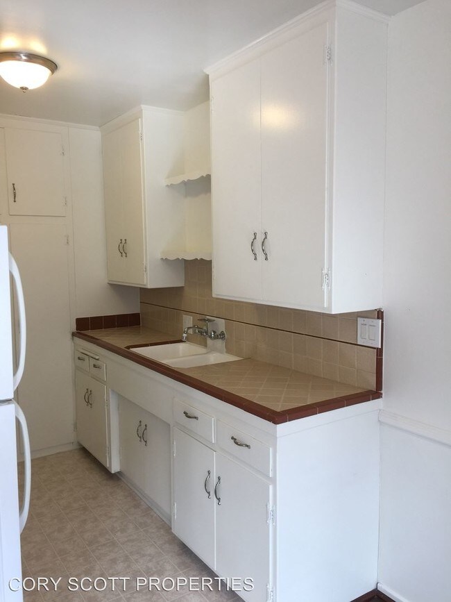 Foto del edificio - 1042 N Stanley Ave