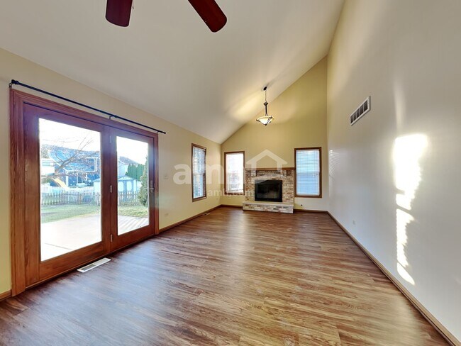 Building Photo - 4506 W Riverside Dr