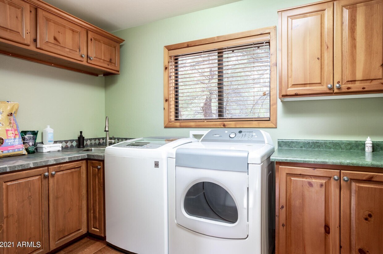 2253 Bogey Pl, Overgaard, AZ 85933 House Rental in Overgaard, AZ