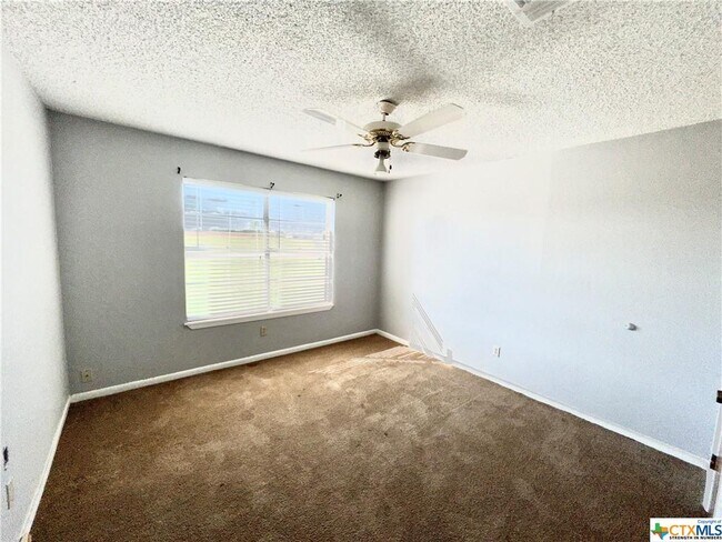 Building Photo - 416 Chukar Dr