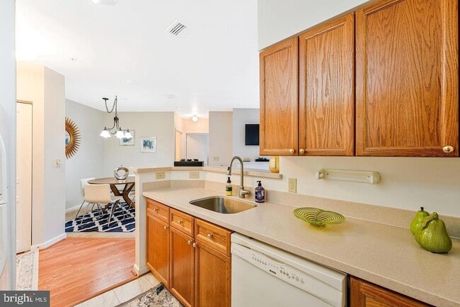 Foto del edificio - 2204 Westcourt Ln