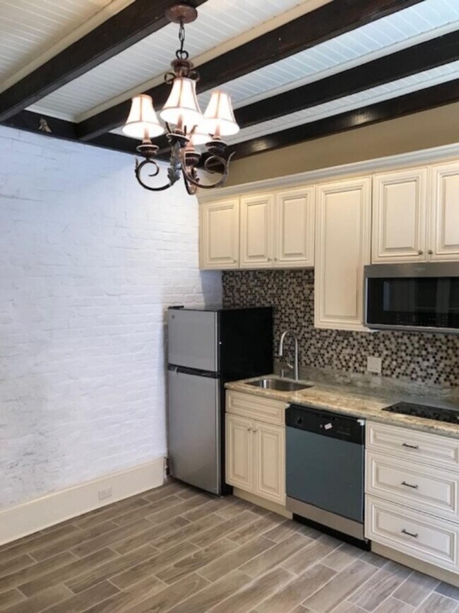 Building Photo - 724stphilip