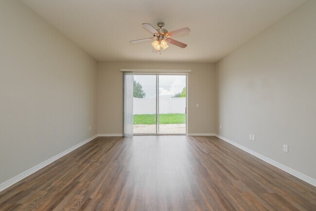 Foto del edificio - 14143 Holly Hammock Ln