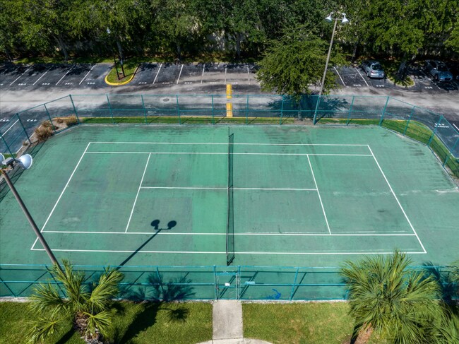 Foto del edificio - 5463 Vineland Rd