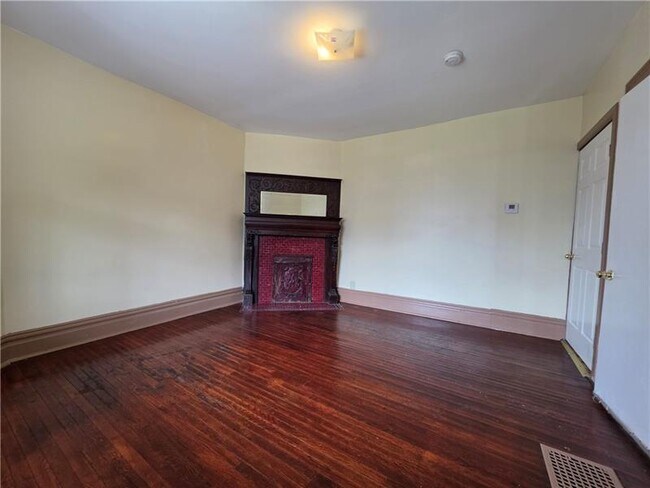 Building Photo - 703 E 14th Ave