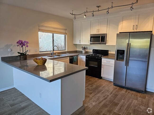 Building Photo - 4241 Freedom Dr