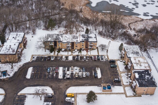 Building Photo - 832 College Blvd