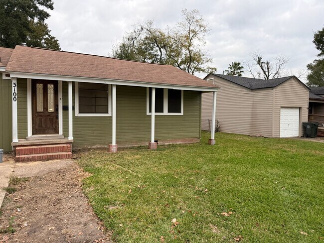 Foto del edificio - 3 Bedroom, 2 Bathroom Home for Rent in Groves, Tx