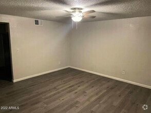 Building Photo - 4615 N 39th Ave