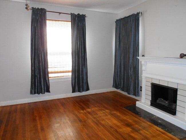 Building Photo - 2518 25th St