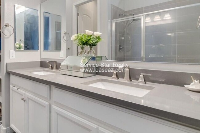 Foto del edificio - 7642 W Glass Ln