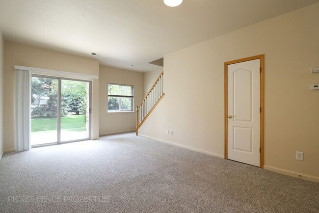 Foto del edificio - Beautiful Two-Story Condo in Windsor