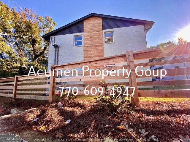 Building Photo - 536 College St