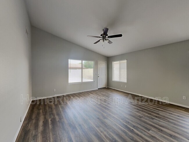 Foto del edificio - 8942 W Holly St