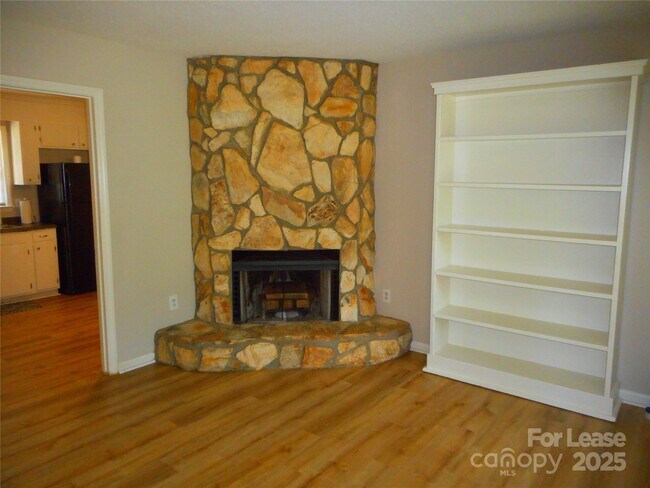 Building Photo - 7818 Surreywood Pl