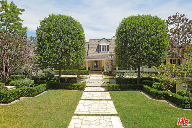 Building Photo - 712 N Arden Dr