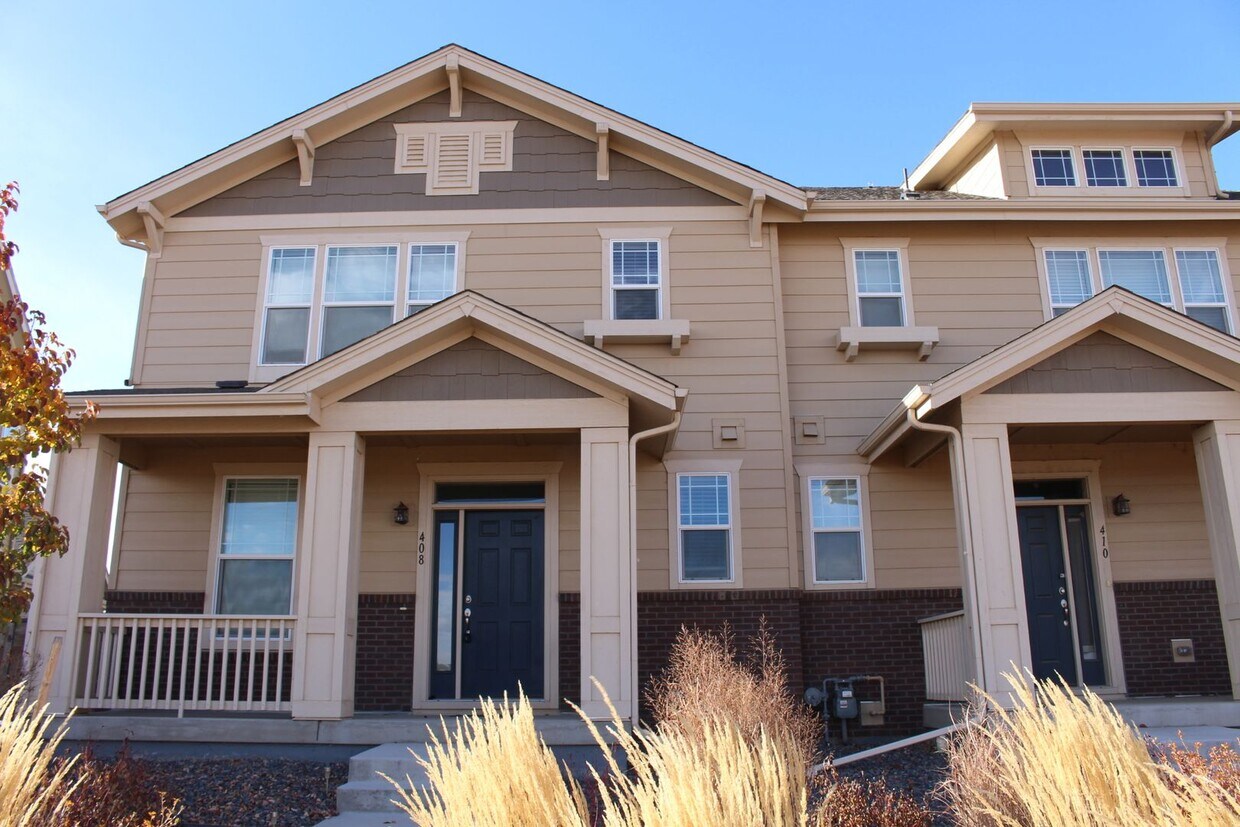 Primary Photo - Move-In Ready Townhome with Open Space Vie...