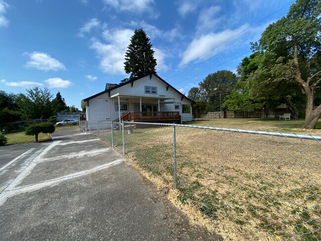 Building Photo - 2010 N Pacific Ave