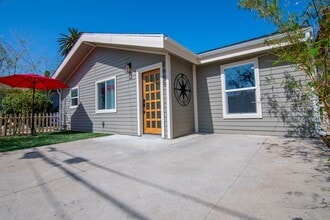 Building Photo - 2665 S Catalina St