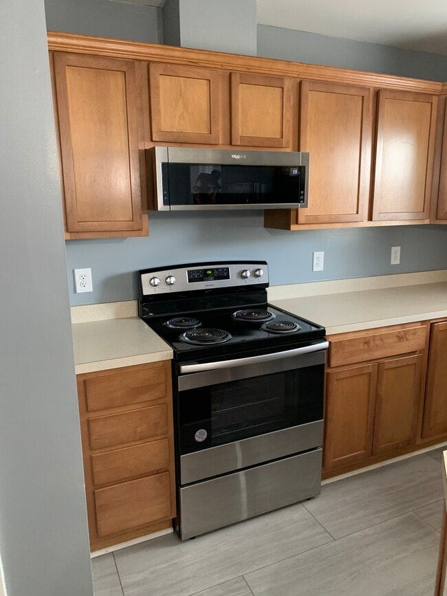 Building Photo - 1216 Superior Pointe Pl