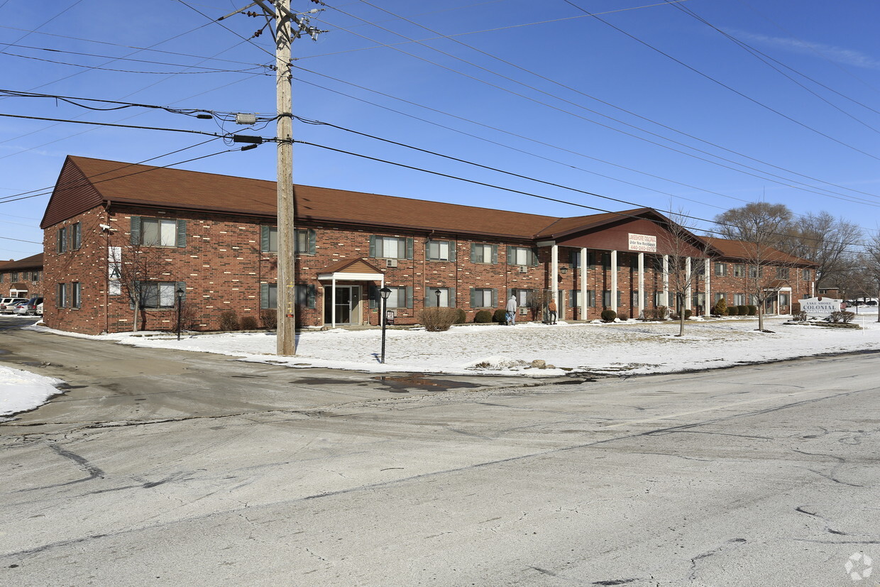 Primary Photo - Lakeshore Colonial Apartments