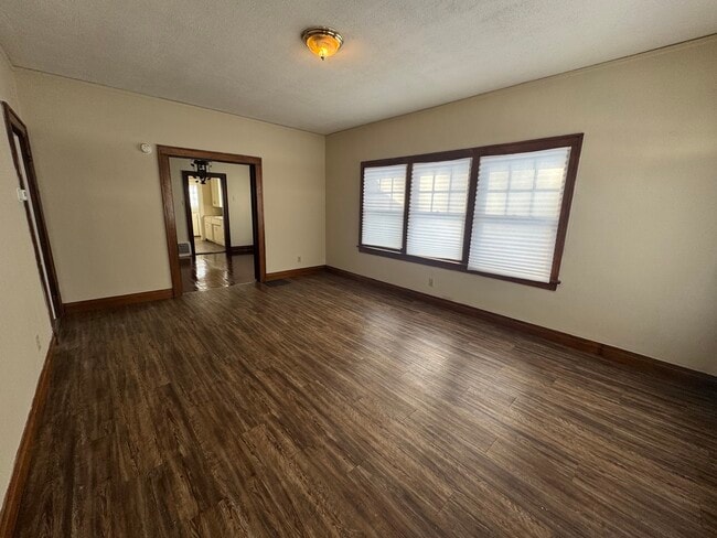 Building Photo - 1211 N Sheridan St