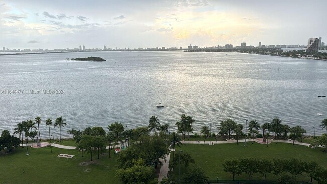 Foto del edificio - 1800 N Bayshore Dr