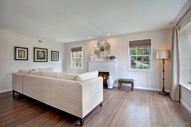 Foto del edificio - 5787 Waverly Ave