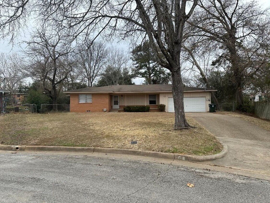 Primary Photo - 3009 Mistletoe Circle
