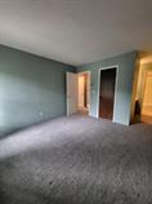 Building Photo - Heat included! Walk to gondola or town!