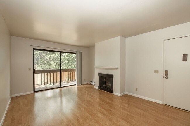 Foto del edificio - Peaceful Forest-View Condo with Fireplace & Private Balcony in Golden Oaks