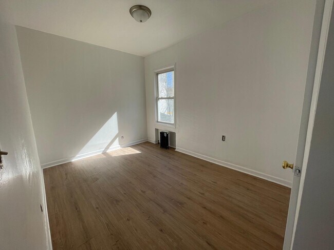 Foto del edificio - 593 E 23rd St