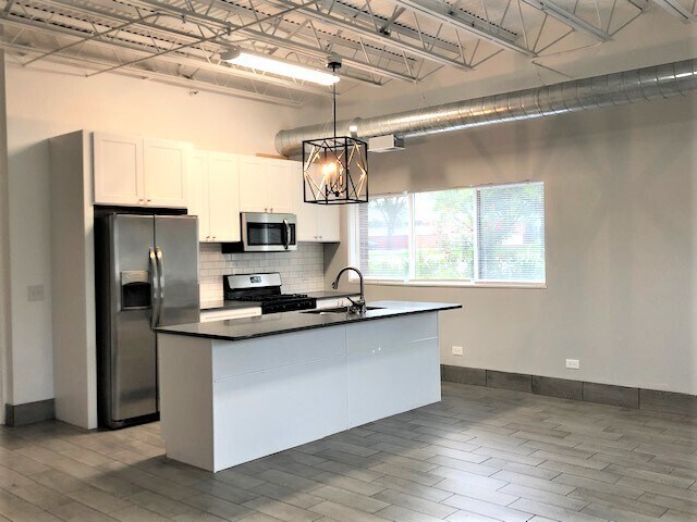 Building Photo - 460 Coventry Ln