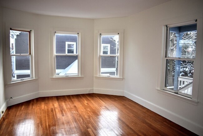 Building Photo - 22 Burr St
