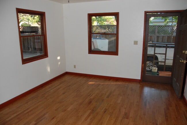 Building Photo - 16 Pleasant Valley Dr