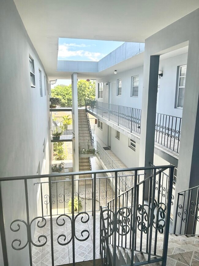 Foto del edificio - 5100 W Flagler St