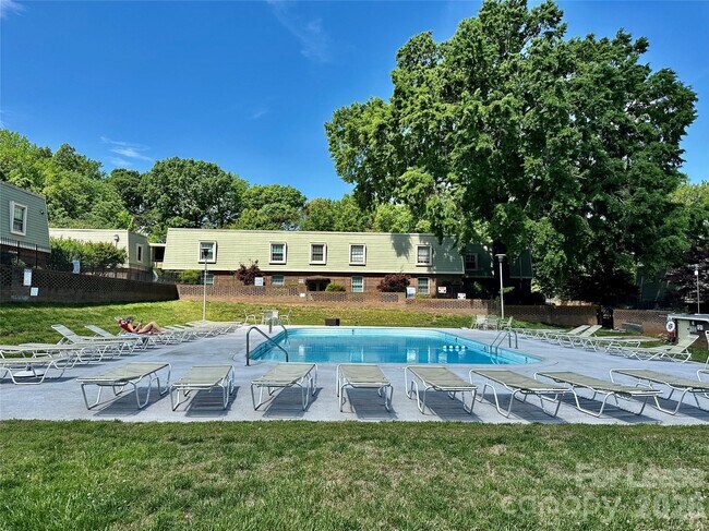 Foto del edificio - 2638 Park Rd