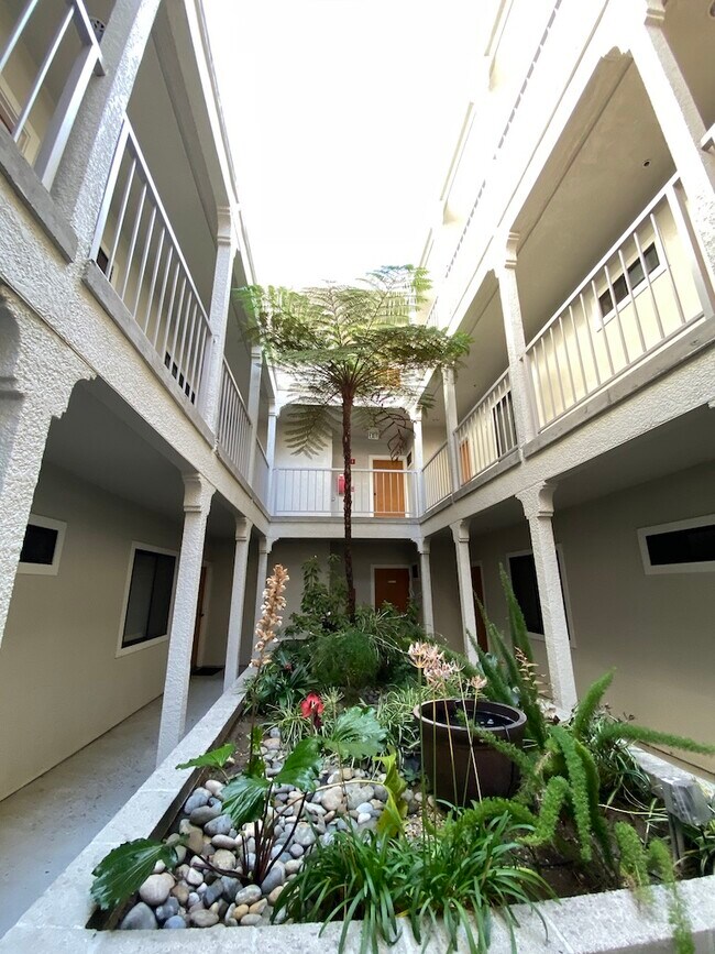 Foto del edificio - 615 Ansel Rd