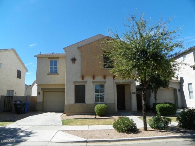 Building Photo - Phoenix Gem, 3 bed, 2.5 bath