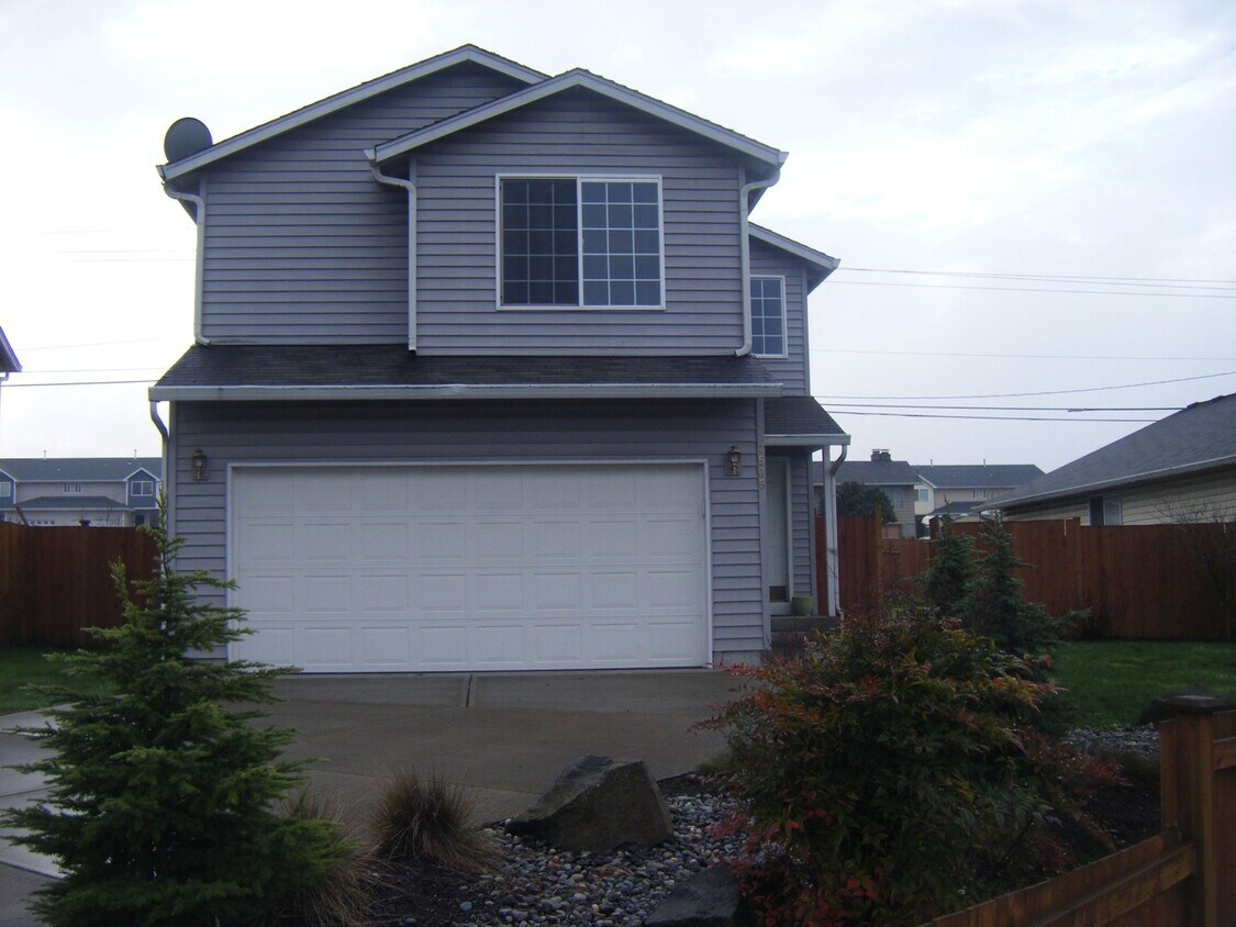 Primary Photo - Spacious home in the Desirable Green Meado...