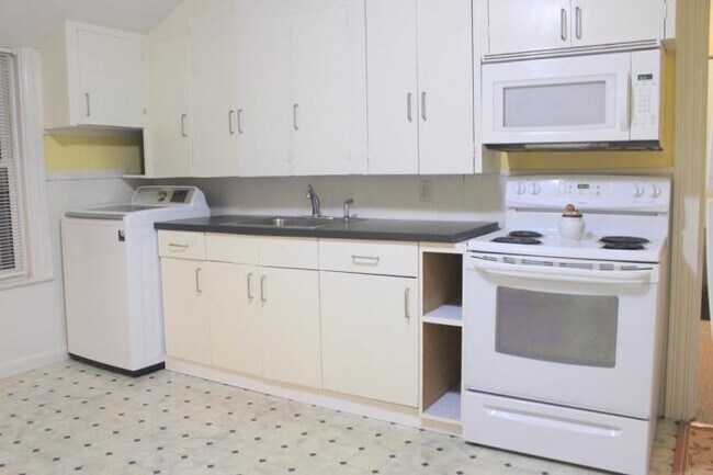 Building Photo - 2 bedroom in Quincy MA 02169
