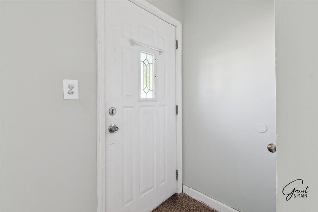 Foto del edificio - $1400 3 bedroom bungalow