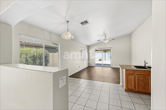 Foto del edificio - 16660 W Cottonwood St
