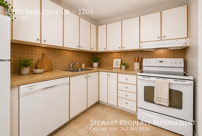 Building Photo - 1100 Ambleside Dr