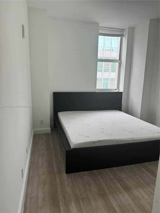 Foto del edificio - 111 E Flagler St