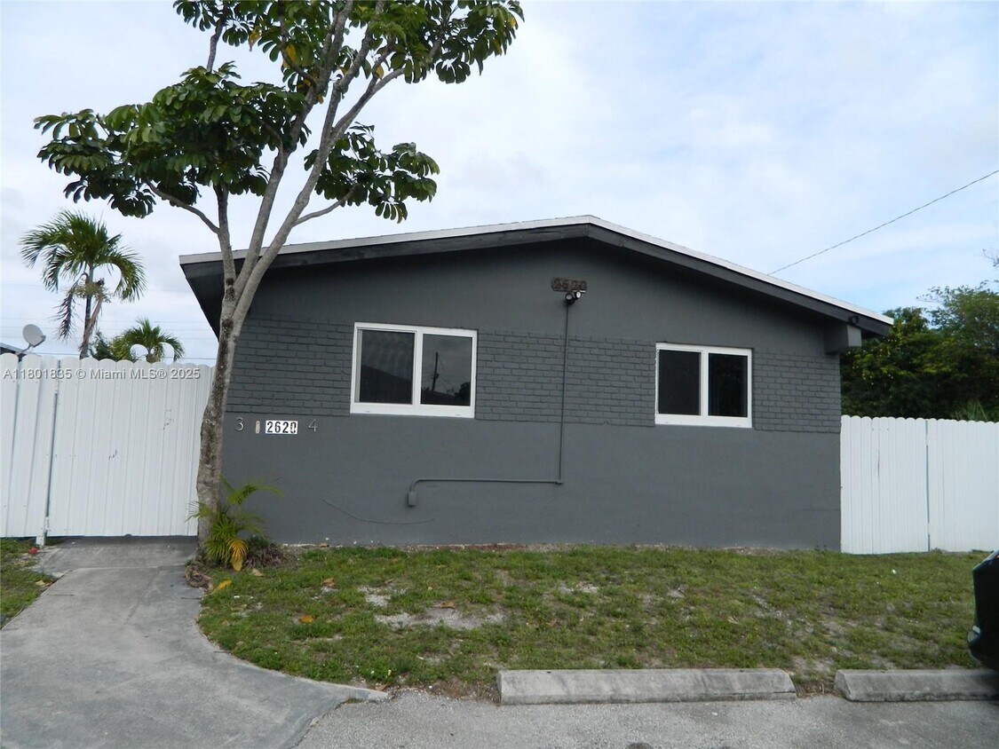 Primary Photo - 2620 NW 18th Terrace