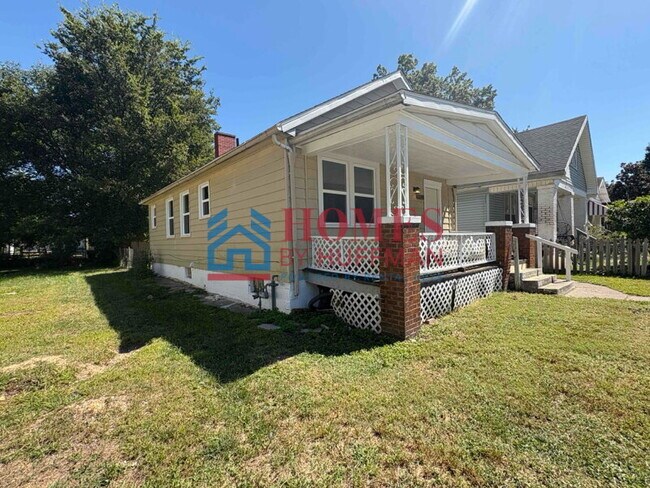Building Photo - Three Bedroom | Detached Garage