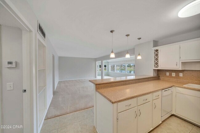 Foto del edificio - 4725 Bay Point Rd