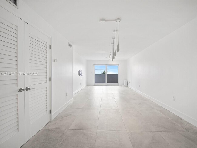 Foto del edificio - 6725 Harding Ave
