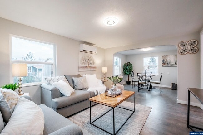 Building Photo - 440 S 6th St